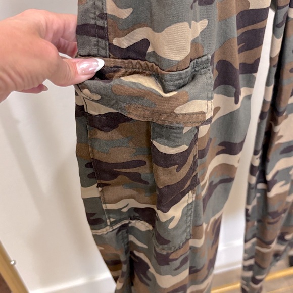 Levi’s Camo Cargo Pants - Picture 3 of 7